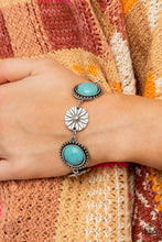 Load image into Gallery viewer, PAPARAZZI | Fredonia Flower Patch Bracelet | Simply Santa Fe | February 2022
