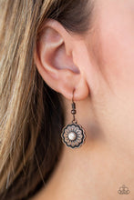 Load image into Gallery viewer, PAPARAZZI Badlands Buttercup Earring | Copper + White
