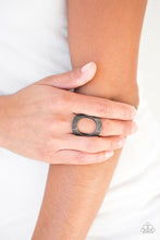 Load image into Gallery viewer, Tour de Contour | Black Gunmetal Hammered Ring
